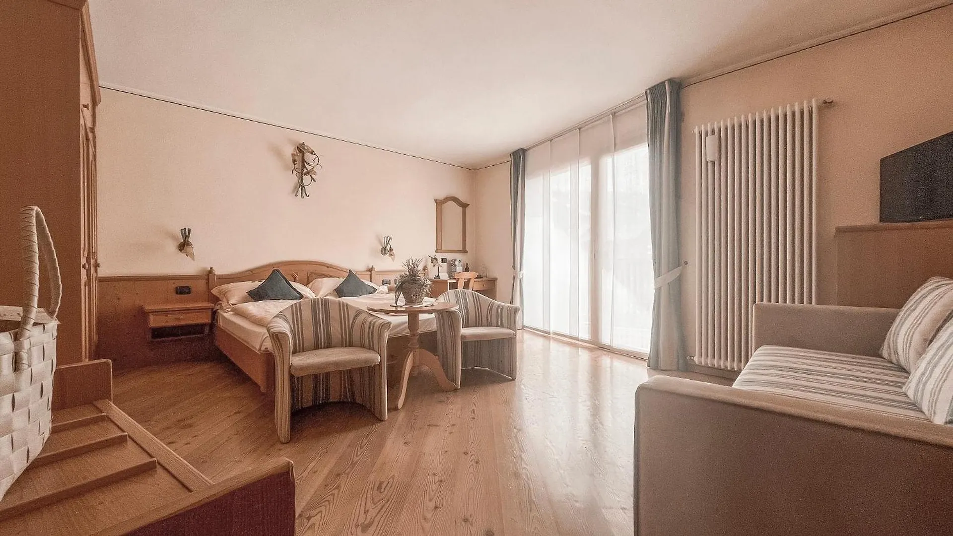 Hotel Flora Λιβίνιο