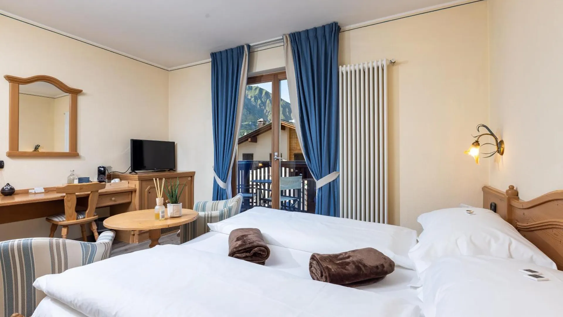 Hotel Flora 리비뇨