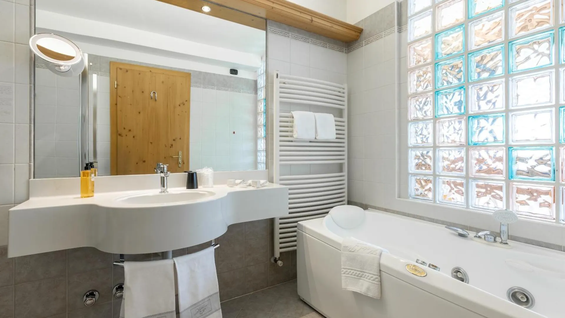 Hotel Flora 리비뇨