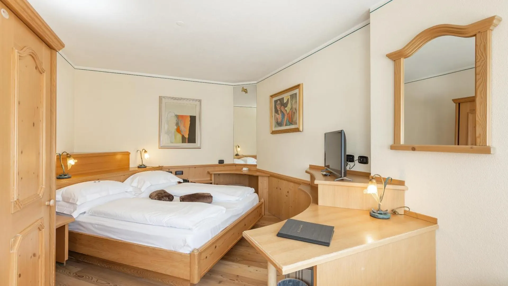 Hotel Flora 리비뇨